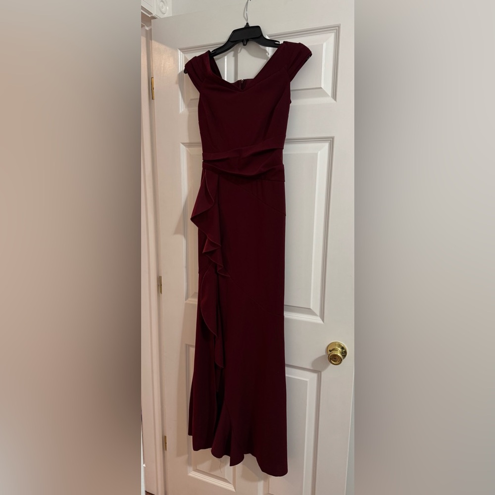 Honey & Rosie Cocktail Dress
Burgundy
Size Small